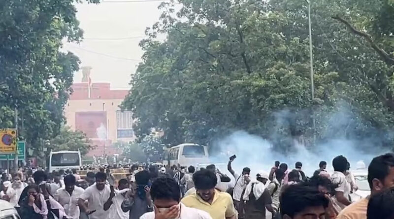 দিল্লিতে সংসদ চলো বিক্ষোভ ঘিরে পুলিশ ও আন্দোলনকারীদের ধস্তাধস্তি