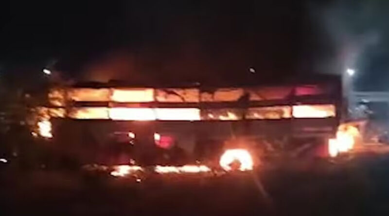 দৌসা বাস দুর্ঘটনায় দিল্লি-মুম্বই এক্সপ্রেসওয়েতে আগুন